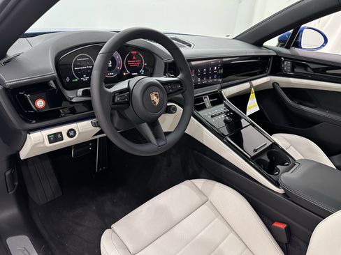 New 2025 Porsche Panamera 4 image 4