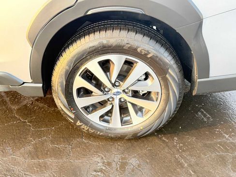 Used 2025 Subaru Outback Premium w/ Popular Package #1A image 9