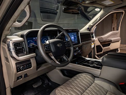 Used 2026 Ford F450 Platinum w/ Platinum Plus Package image 16