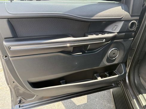 Used 2019 Ford Expedition XLT AWD/4WD image 18