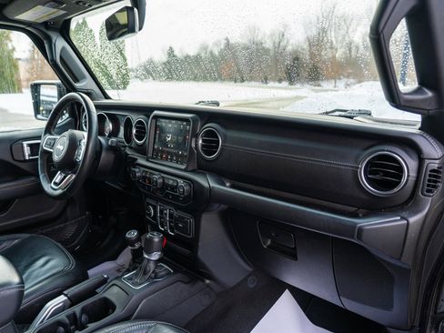 Used 2019 Jeep Wrangler Unlimited Sahara w/ Uconnect 4C Nav & Sound Group image 16