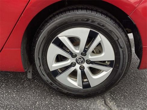 Used 2017 Toyota Prius Three image 9