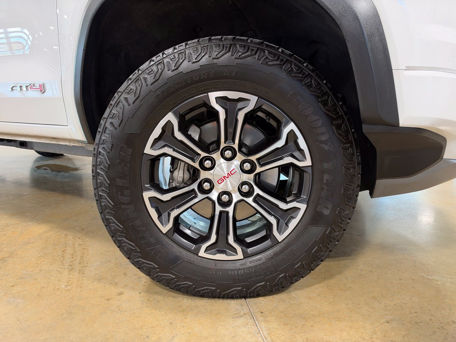 Used 2025 GMC Canyon AT4 AWD/4WD image 10