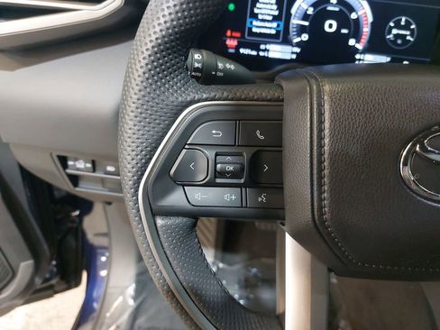 Used 2025 Toyota Tundra Limited AWD/4WD image 18