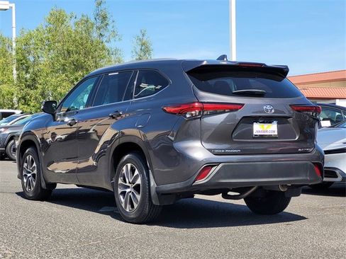 Certified 2022 Toyota Highlander XLE image 8