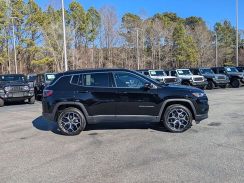 New 2026 Jeep Compass Limited image 4