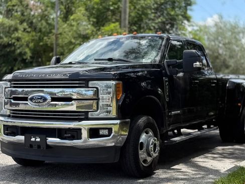 Used 2017 Ford F350 Lariat w/ Lariat Ultimate Package AWD/4WD image 4