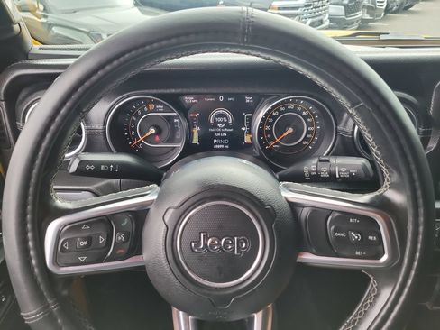 Certified 2019 Jeep Wrangler Unlimited Sahara AWD/4WD image 31