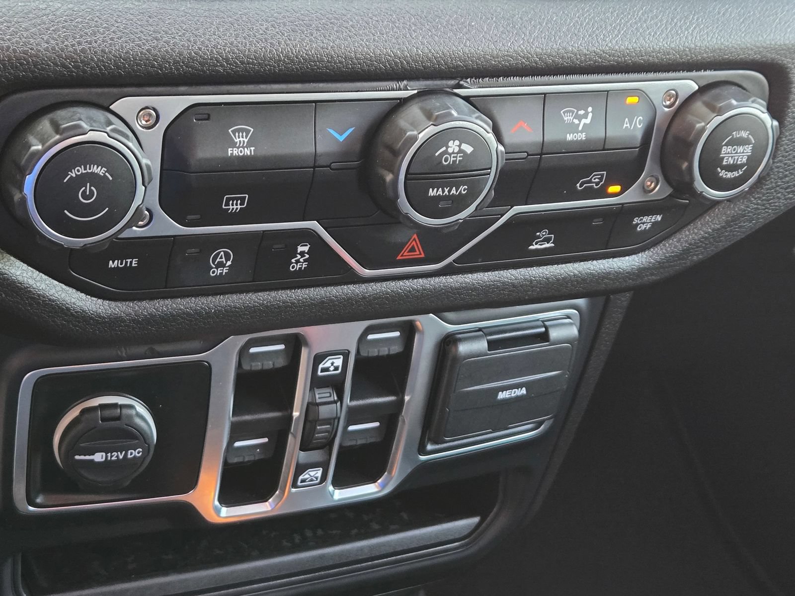 Used 2025 Jeep Gladiator Sport AWD/4WD image 17