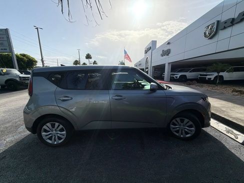 Used 2024 Kia Soul LX FWD image 16
