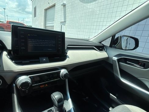 Used 2019 Toyota RAV4 XLE FWD image 14