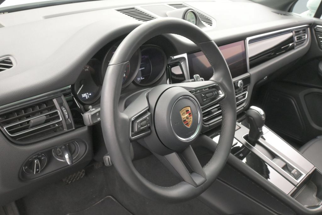 Certified 2026 Porsche Macan AWD/4WD image 16