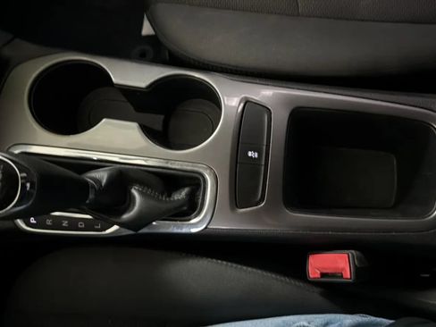 Used 2017 Chevrolet Cruze LT w/ Convenience Package FWD image 12