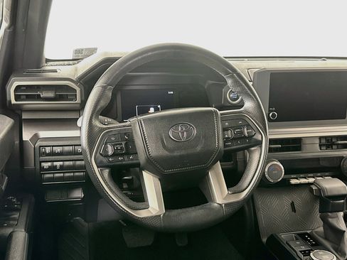 Used 2025 Toyota 4Runner SR5 AWD/4WD image 18