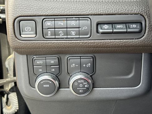 Used 2022 GMC Yukon Denali AWD/4WD image 19