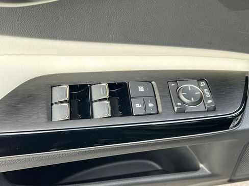 Certified 2025 Lexus ES 300h F Sport image 13