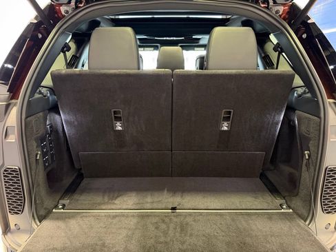 New 2026 Land Rover Discovery Limited Edition image 16
