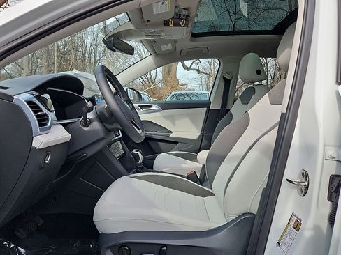 New 2026 Volkswagen Taos SE AWD/4WD image 10