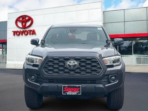 Used 2020 Toyota Tacoma TRD Off-Road AWD/4WD image 11