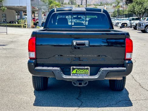 Used 2017 Toyota Tacoma TRD Off-Road RWD image 7