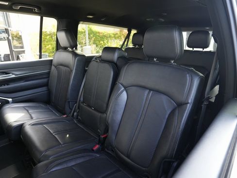 Used 2023 Jeep Wagoneer L Series II image 24