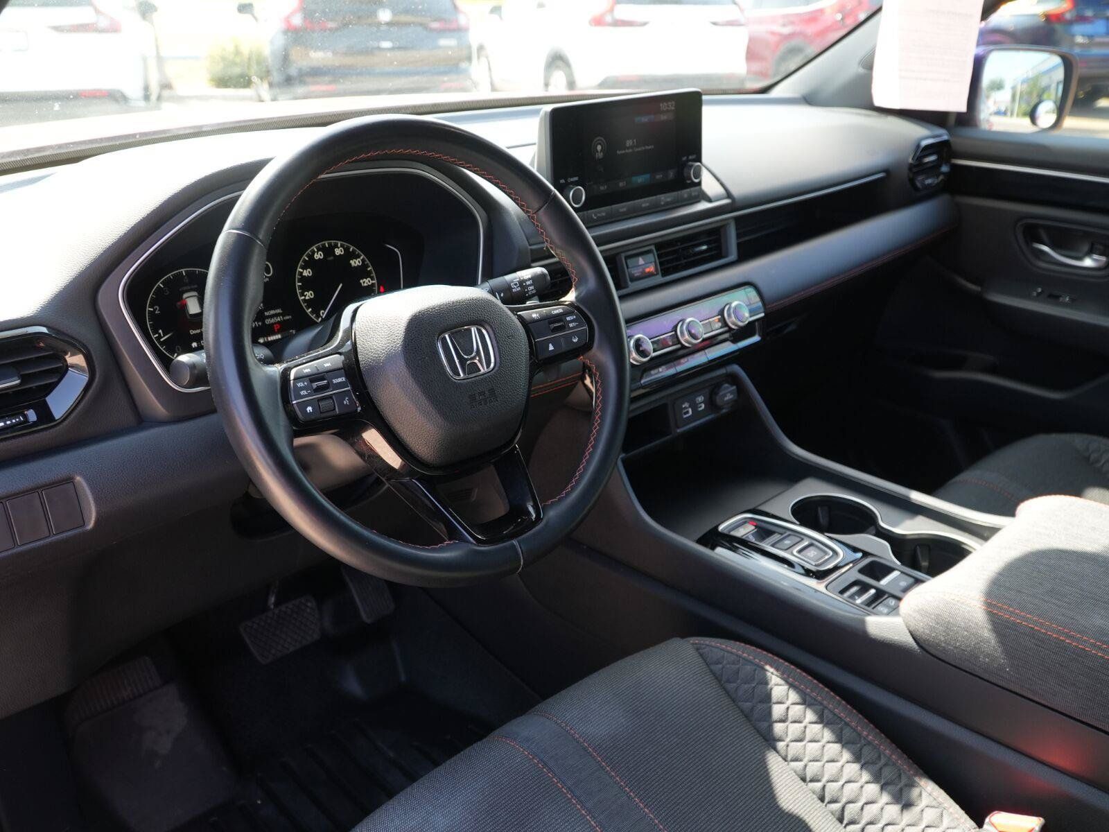 Used 2025 Honda Pilot Sport image 15