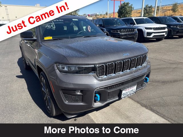 Used 2023 Jeep Grand Cherokee Overland w/ Luxury Tech Group IV AWD/4WD image 8