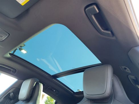 Certified 2024 Porsche Macan 4 Electric image 26