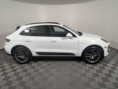 Certified 2026 Porsche Macan AWD/4WD image 8