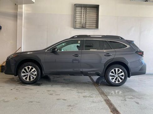 Used 2025 Subaru Outback Premium AWD/4WD image 9