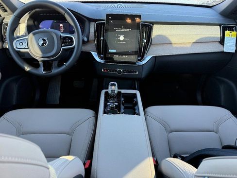 New 2026 Volvo XC90 B5 Core image 7