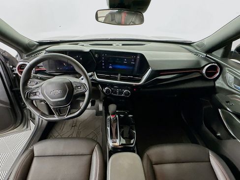 Used 2024 Chevrolet Trax RS FWD image 3
