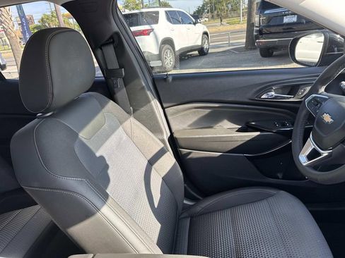 Certified 2025 Chevrolet Trax LT w/ Driver Confidence Package image 10