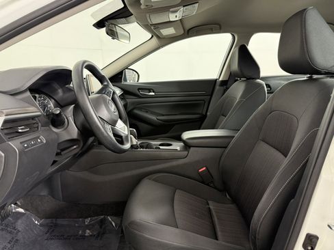 Used 2025 Nissan Altima 2.5 SV FWD image 14