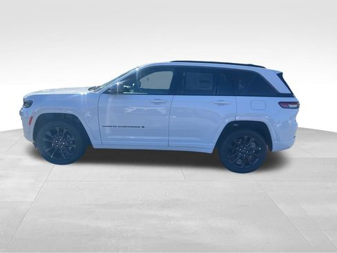 New 2026 Jeep Grand Cherokee Limited AWD/4WD image 2