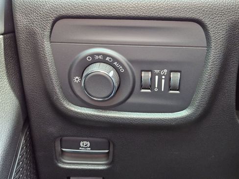 New 2025 Jeep Grand Cherokee L Laredo image 21