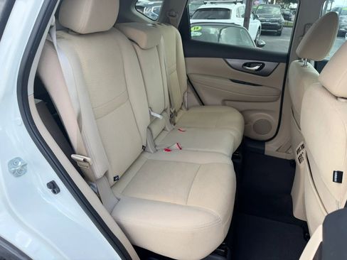 Used 2016 Nissan Rogue SV w/ SV Premium Package image 13