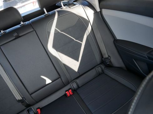 Used 2024 Volkswagen Taos SE image 14