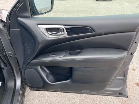 Used 2019 Nissan Pathfinder S image 20