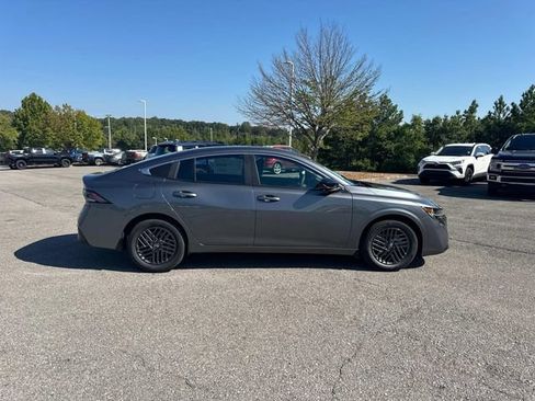 New 2027 Nissan Sentra SV w/ SV Convenience Package FWD image 3