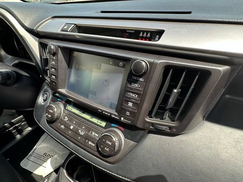 Used 2018 Toyota RAV4 XLE FWD image 13