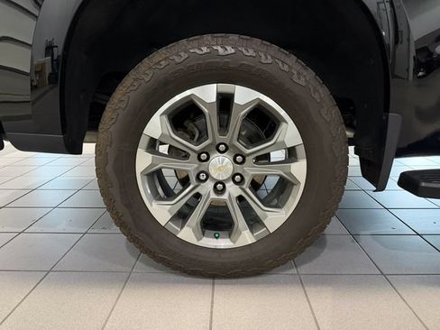 Used 2024 Chevrolet Silverado 1500 High Country w/ Technology Package AWD/4WD image 9