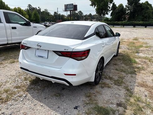Used 2022 Nissan Sentra SV FWD image 2
