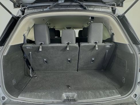 Used 2024 Nissan Pathfinder SV FWD image 31