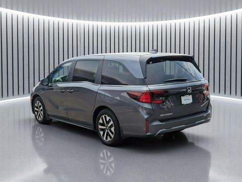 Certified 2025 Honda Odyssey EX-L image 8