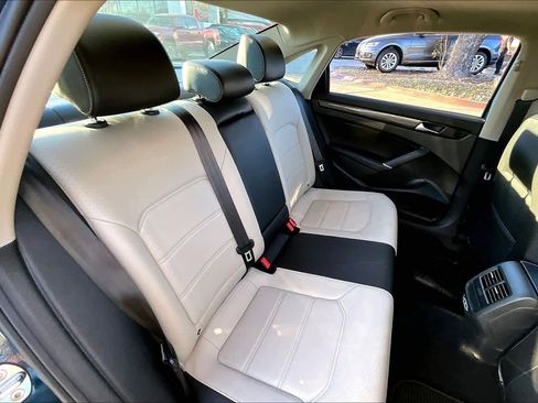 Used 2020 Volkswagen Passat 2.0T R-Line image 18