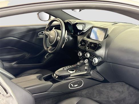 Used 2022 Aston Martin V8 Vantage Coupe image 28