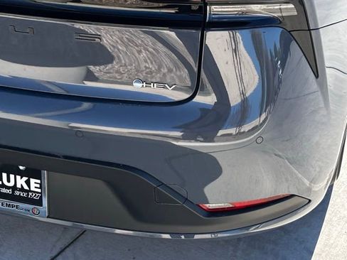 Used 2025 Toyota Prius LE image 7