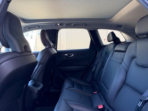Used 2019 Volvo XC60 T5 Momentum w/ Premium Package AWD/4WD image 23