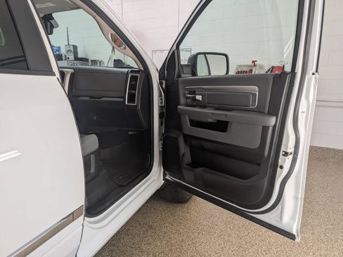 Used 2019 RAM 1500 Classic SLT w/ SLT Plus D←cor Group AWD/4WD image 17